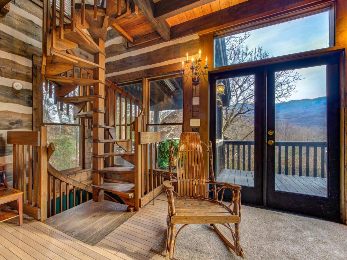 Little Bear, 1 Bedroom, Sleeps 2, Wood Fireplace, Pool Access, Pool Table Gatlinburg Exteriér fotografie