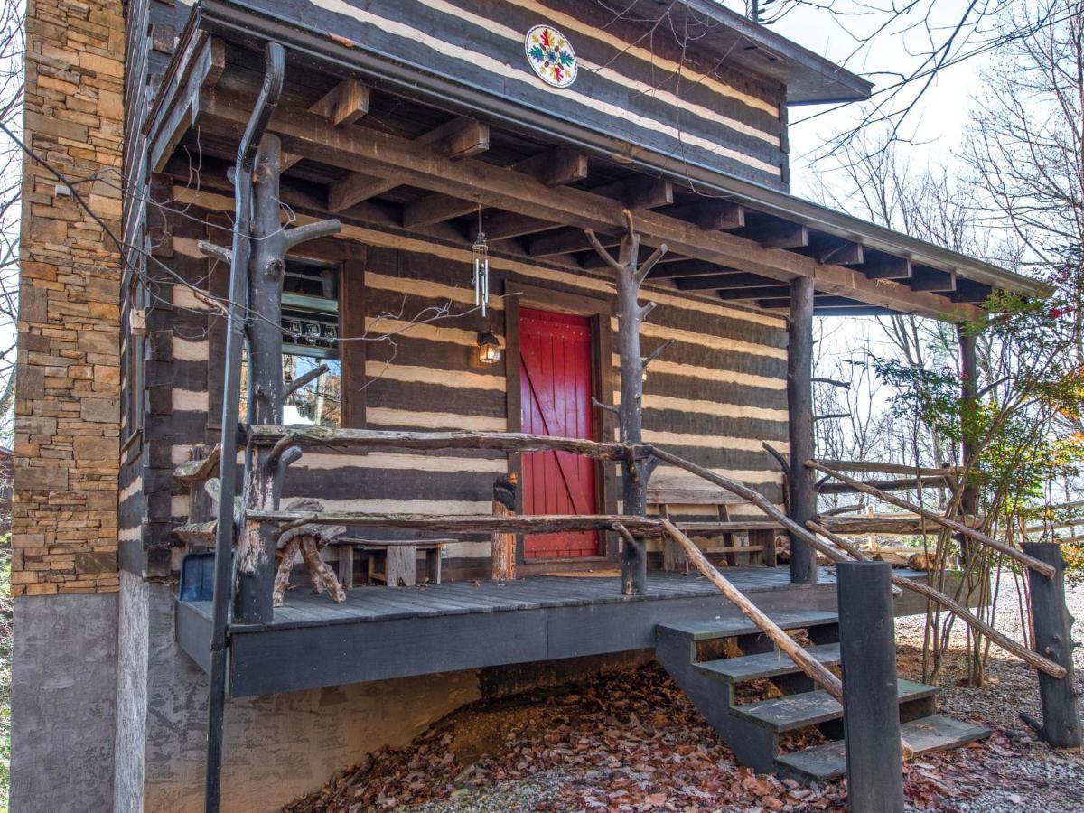 Little Bear, 1 Bedroom, Sleeps 2, Wood Fireplace, Pool Access, Pool Table Gatlinburg Exteriér fotografie