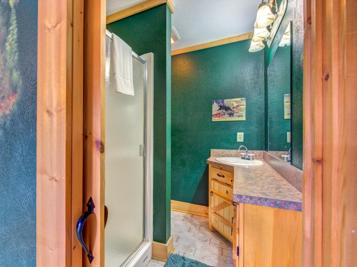 Little Bear, 1 Bedroom, Sleeps 2, Wood Fireplace, Pool Access, Pool Table Gatlinburg Exteriér fotografie