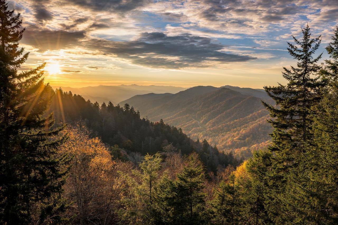 Little Bear, 1 Bedroom, Sleeps 2, Wood Fireplace, Pool Access, Pool Table Gatlinburg Exteriér fotografie